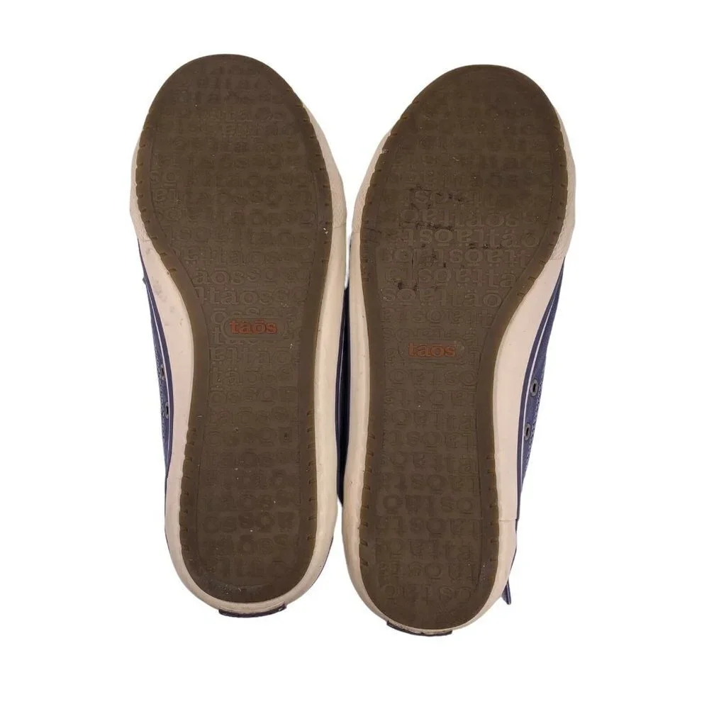 TAOS Washed Chambray Blue Canvas Low Top Sneakers Size 7